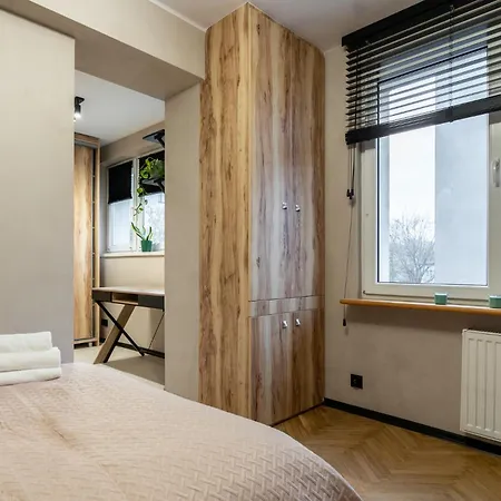 Spodek Glamour By Bookinghost *