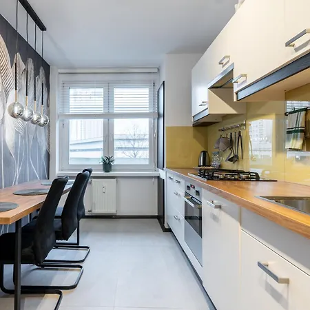 Spodek Glamour By Bookinghost