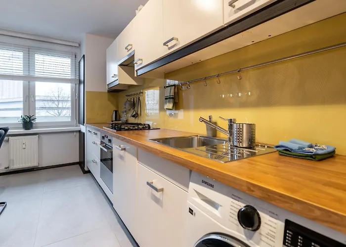 Spodek Glamour By Bookinghost