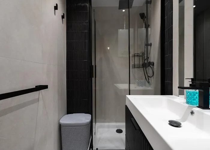 Spodek Glamour By Bookinghost