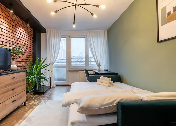 Spodek Glamour By Bookinghost קטוביץ