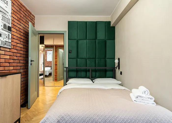 Spodek Glamour By Bookinghost