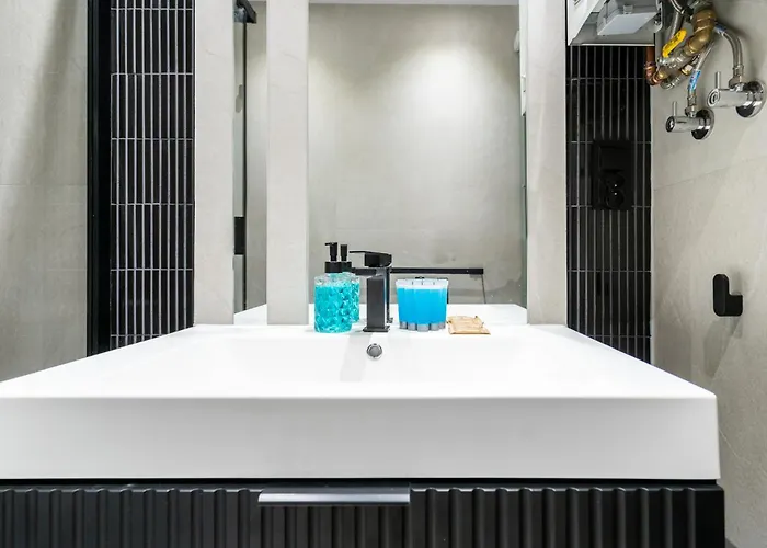 Spodek Glamour By Bookinghost קטוביץ